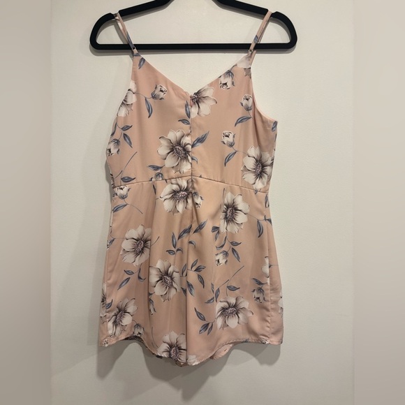 Lulu's Blush Pink Floral Romper. - Picture 4 of 9